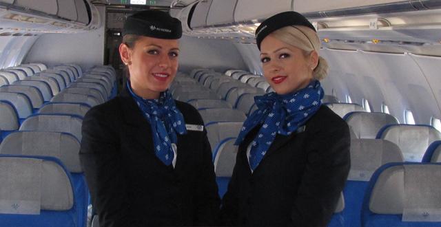 דיילות חברת אייר סרביה בטיסה לבלגרד (צילום: עוזי בכר) דיילות חברת אייר סרביה בטיסה לבלגרד (צילום: עוזי בכר)